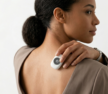 Woman wearing Sovela Smart Posture Trainer on shoulder – discreet wearable back posture corrector in everyday wear